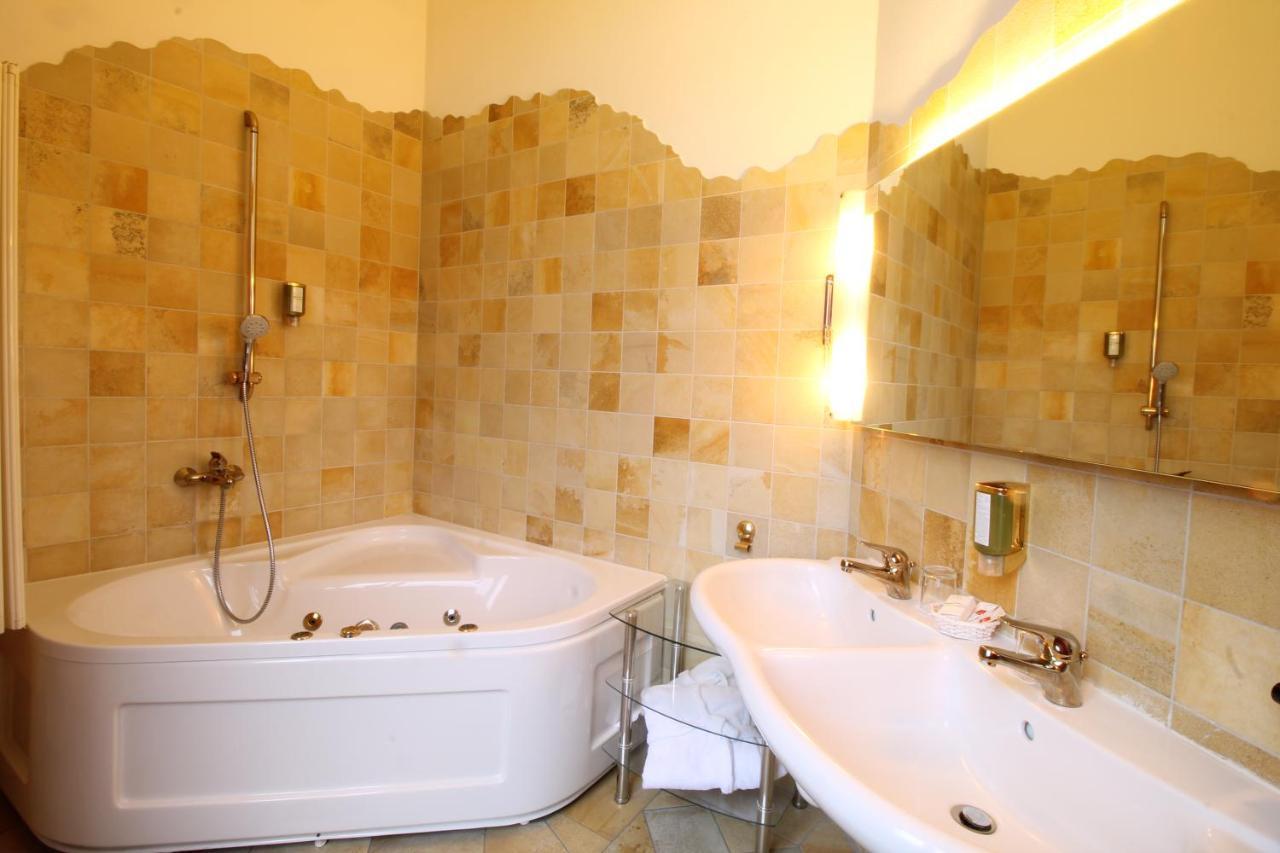 Schloss Gattersburg Hotel กริมมา ภายนอก รูปภาพ